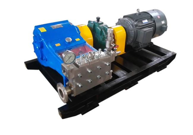 高壓清洗泵(3WH75 減速機傳動) 高壓清洗泵(3WH75 減速機傳動)